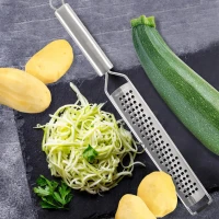 Strúhadlo nerez ploché s rukoväťou