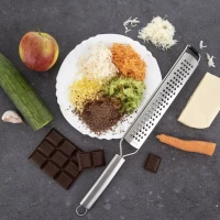 Strúhadlo nerez ploché s rukoväťou