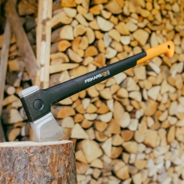 Sekera štiepacia M-X28 Fiskars Sekera štiepacia M-X28 Fiskars