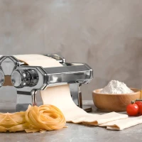 Mechanický strojček na výrobu domácich cestovín FRANCESCO – nerezový Mechanický strojček na výrobu domácich cestovín FRANCESCO – nerezový